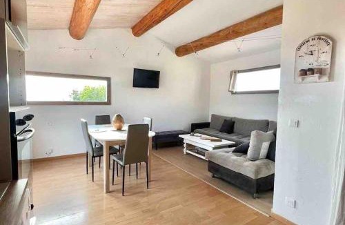 Rognac Apartment | Appartement de 2 à 6 personnes 3 chambres proche Aéroport Marseille Marignane -confortable - et tout équipé
