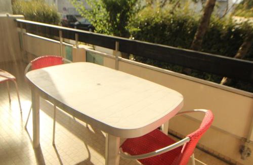 Royan Apartment | Appartement de 52 m² avec terrasse, proche plage, centre-ville et gare - parking, pour 3 pers. - FR-1-494-31