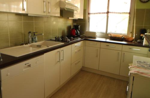 Royan Apartment | Appartement de 52 m² avec terrasse, proche plage, centre-ville et gare - parking, pour 3 pers. - FR-1-494-31