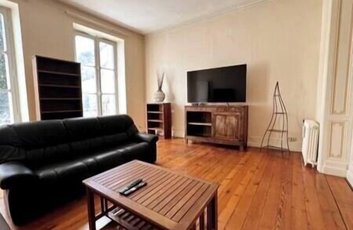 Bourg-sur-Gironde Apartment | Appartement en coeur de village