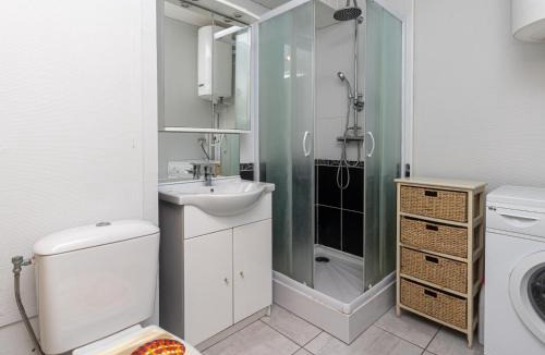 Le Penon Apartment | Appartement lumineux à 300m de l'océan et proche du marché, rez-de-chaussée, terrasse aménagée. - FR-1-239-1041