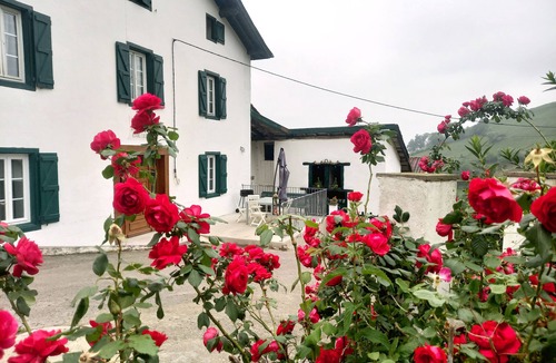 Uhart-Cize House | Appartement Neuf à la Ferme à Uhart Cize à 4km de St Jean Pied de Port