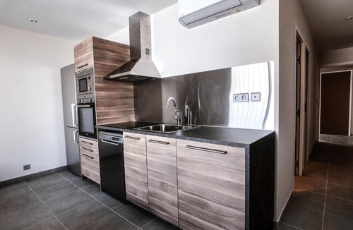 Le Lavandou Apartment | Appartement neuf 2 pièces balcon et parking proche centre 2