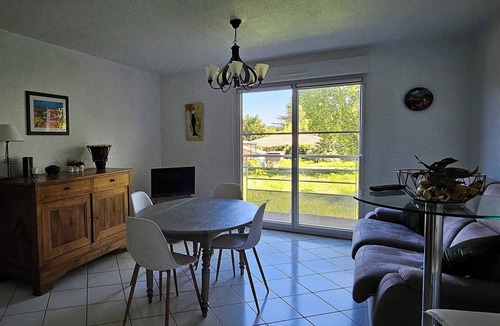 Pessac Apartment | Appartement Solaire Duplex Avec Terrasse en Bois
