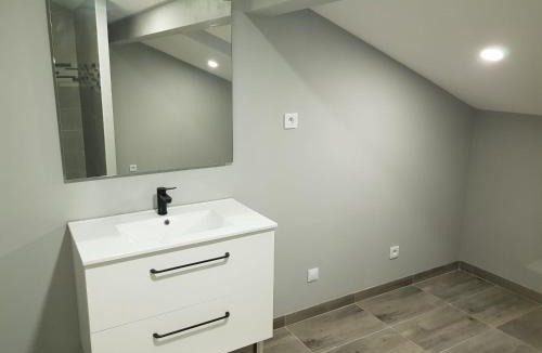 Clermont-Dessous Apartment | Appartement spacieux et confortable a Clermont Dessous jardin parking
