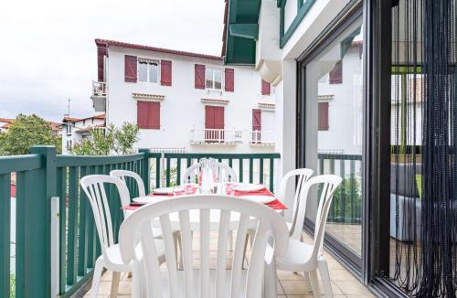 Hendaye Apartment | Appartement spacieux proche plage avec parking à Hendaye - FR-1-2-299