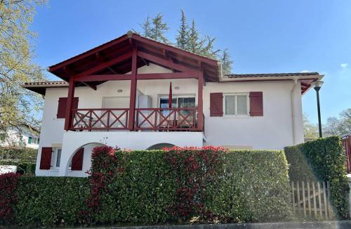Cambo-les-Bains Apartment | Appartement T1 Bis avec jardin privé et piscine, 4 pers, Cambo-les-Bains - FR-1-495-13