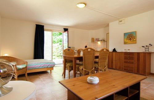 Vezac House | Appealing apartment in Vezac with swimming pool