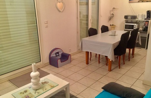 Royan Apartment | Appt 4 °,top floor, sea view, very bright facing south. WIRELESS. 82cm tvscreen.