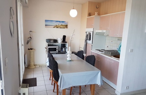 Royan Apartment | Appt 4 °,top floor, sea view, very bright facing south. WIRELESS. 82cm tvscreen.