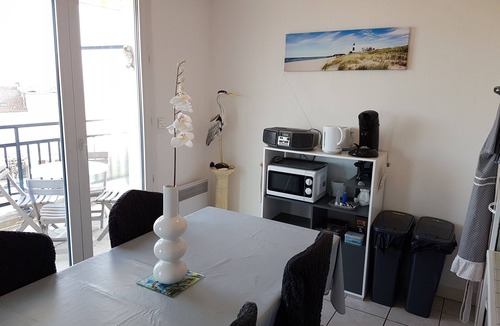 Royan Apartment | Appt 4 °,top floor, sea view, very bright facing south. WIRELESS. 82cm tvscreen.