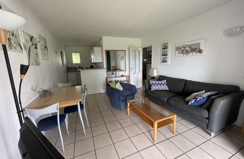 Bassussarry Apartment | Appt 50m² with pool 1ere Ligne Vue Golf Bassussarry