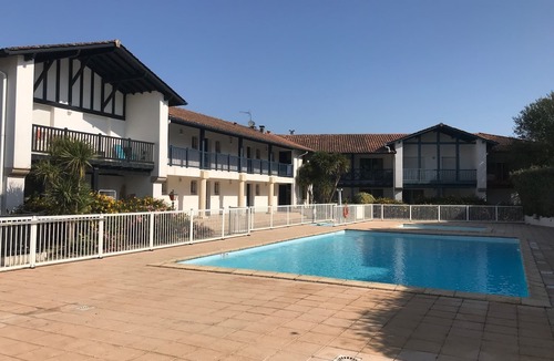 Bassussarry Apartment | Appt 50m² with pool 1ere Ligne Vue Golf Bassussarry