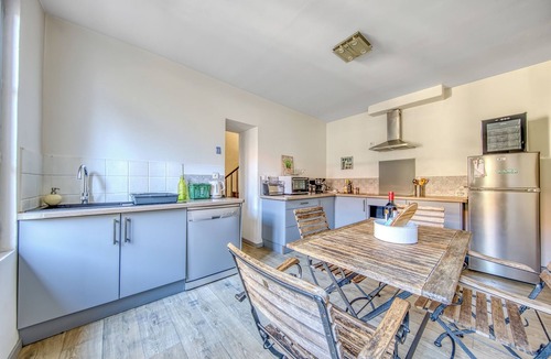 Lesparre-Medoc House | Arc-en-Ciel House in Lesparre-Médoc – 3 Bedrooms, Private Courtyard & Barbecue