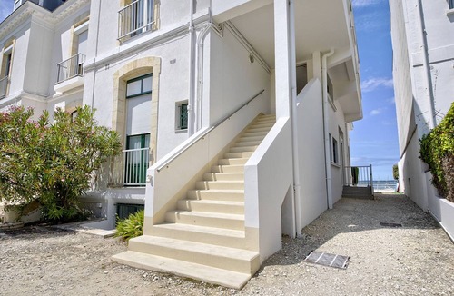 Arcachon Apartment | Arcachon Pereire - Seafront T2 with terrace and parking, direct beach access