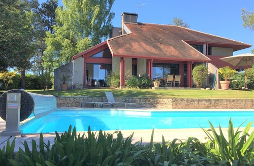 Ogenne-Camptort Villa | Archi villa in Béarn, heated salt pool, air conditioning, space and mountain view