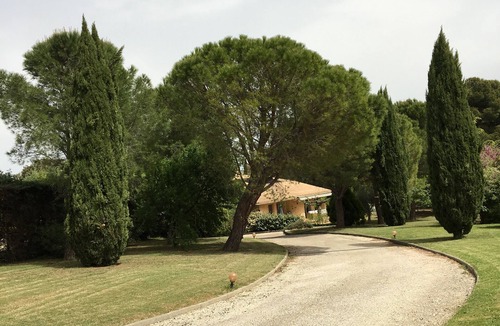 Chateauneuf-de-Gadagne House | Architect's Villa In The Heart Of The Vines Near Avignon