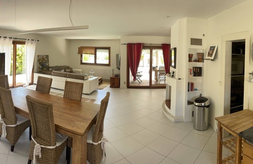Anglet House | ARCHITECT-DESIGNED HOUSE, QUIET LOCATION, 2 KMS FROM BEACHES, UNSECURED SWIMMING POOL