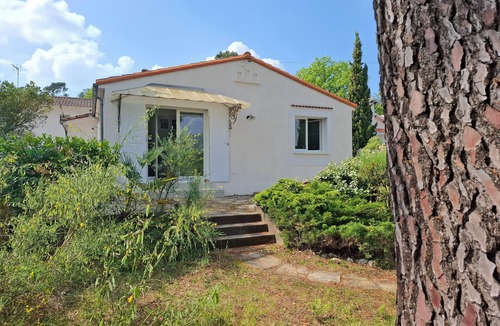 Saint-Palais-sur-Mer Villa | Architect-designed villa for 8 people close to the beach
