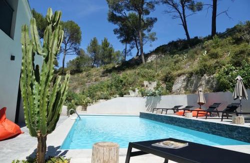 Saint-Etienne-du-Gres Bed & Breakfast | Arty Provence, vue, calme et piscine chauffée dans les Alpilles proche St-Rémy-de-Provence
