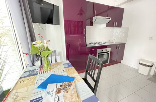 La Flotte House | At the heart of FLEET IN RE, Gite for 2 people, private patio, private parking
