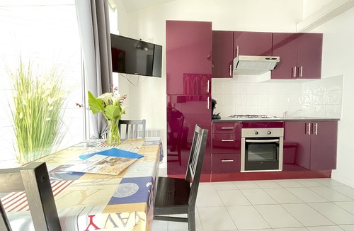 La Flotte House | At the heart of FLEET IN RE, Gite for 2 people, private patio, private parking