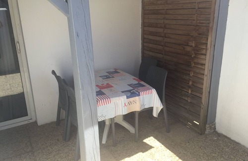 La Flotte House | At the heart of FLEET IN RE, Gite for 2 people, private patio, private parking