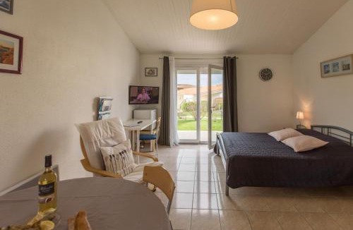 Jonzac Apartment | Atlantic Residence Studios