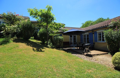 Urval Cottage | Attractive, fully-equipped gîte in a quiet, green setting near Sarlat. sleeps 4/6