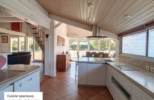 Sanguinet Villa | Atypical, bright house on the edge of a forest, ideal for a large family.