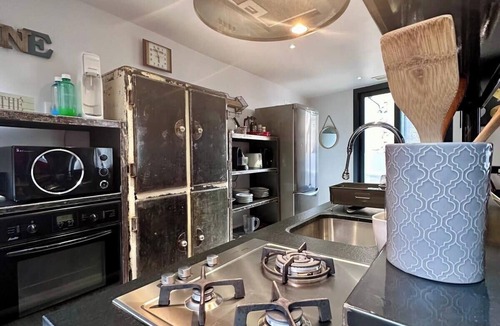 Brive-la-Gaillarde Apartment | Atypique Loft avec Clim et Patio en Hyper Centre