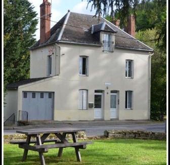 Chambon-sur-Voueize Apartment | AU BORD DE L'EAU appartement 50 M2