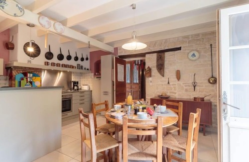 Mauze-sur-le-Mignon House | Au bord du canal by Interhome