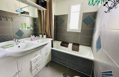 Genouille Apartment | Au P'tit Bonheur - Maison Familiale au Calme