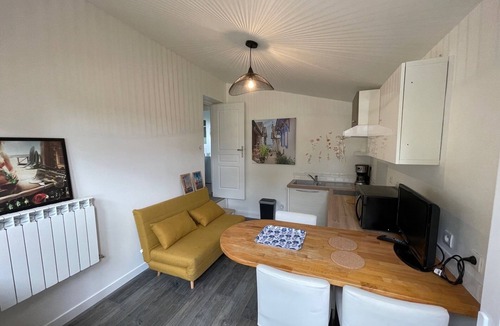 Saint-Medard-en-Jalles Cottage | Au Parfum des Fleurs