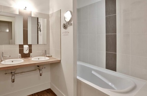 Pierre-Buffiere Hotel | Auberge Dupuytren