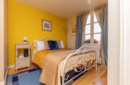 Segur-le-Chateau Bed & Breakfast | Auberge Henri IV