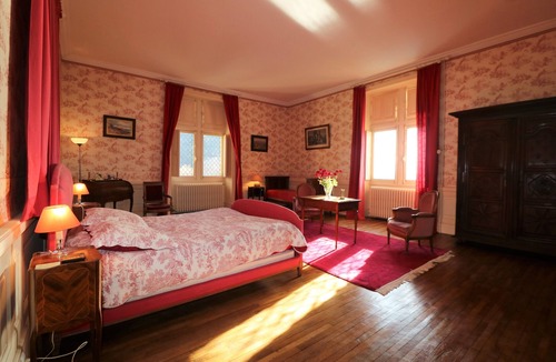 Vezac Other | AUTHENTIC CASTLE WITH *VIEWS AND ALL CONVENIENCES AT DOORSTEP