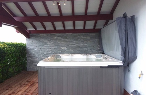 Osses Cottage | Authentic gite with mountain views & private spa