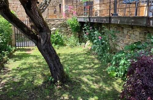 Berbiguieres House | Authentic stone house in a typical village at the foot of a castle!