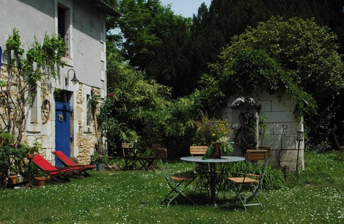 Cubjac House | Authentique gite Côté Jardin at Domaine Le Nid des Oiseaux in charming village.