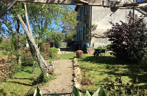 Augne House | Autumn Garden is a detached country house in a beautiful natural environment.