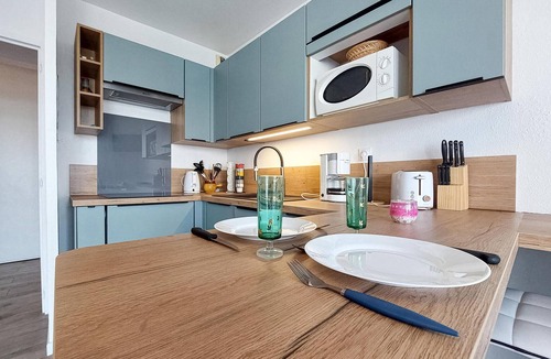 Royan Apartment | Awesome apartment in Royan with kitchen