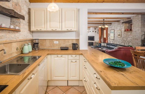 Jakovici House | Awesome home in Basici