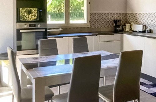 Baurech House | Awesome home in Baurech with WiFi