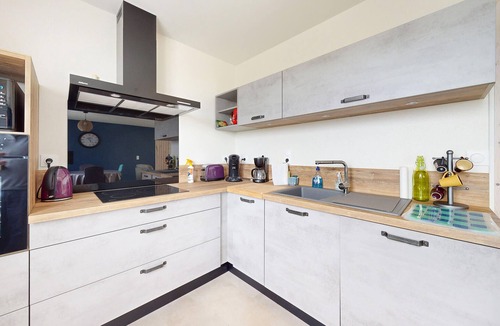 Chey House | Awesome home in Chey with kitchen