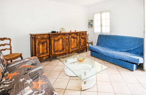 Merindol House | Awesome home in Mrindol with 1 Bedrooms, Private swimming pool and Outdoor swimming pool