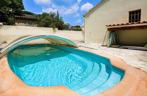 Merindol House | Awesome home in Mrindol with 1 Bedrooms, Private swimming pool and Outdoor swimming pool