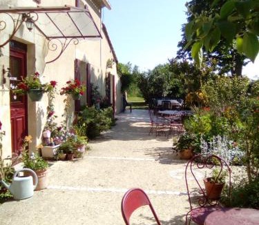 Montpeyroux Bed & Breakfast | B&B La Ferme Aux Fleurs