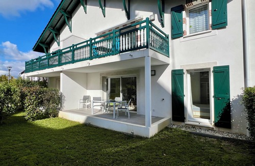 Cambo-les-Bains Apartment | BaskoParadis I Design Apt I Bed 160 I Quiet I South Terrace I Garden I Central